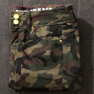 Camouflage skinny jeans